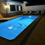 Junto Al Mar Con Piscina Privada Holiday home *