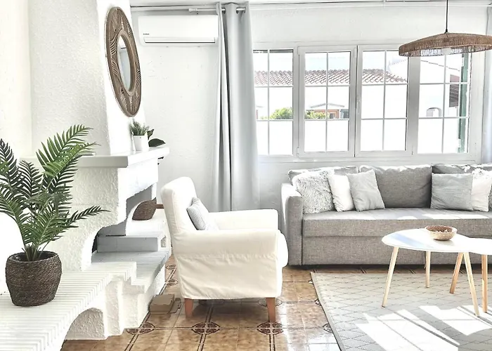 Junto Al Mar Con Piscina Privada Cala en Bosc