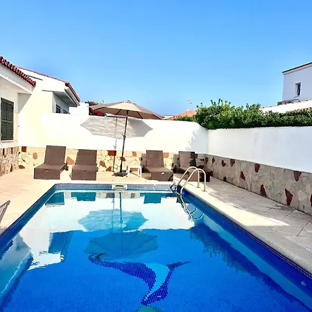 Junto Al Mar Con Piscina Privada Nyaraló Cala en Bosch