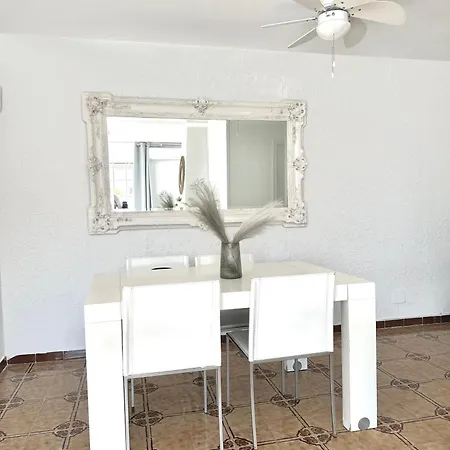 Junto Al Mar Con Piscina Privada Nyaraló *