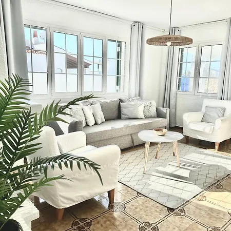 Prázdninový dům Junto Al Mar Con Piscina Privada *