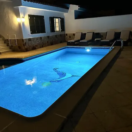 Junto Al Mar Con Piscina Privada Nyaraló *