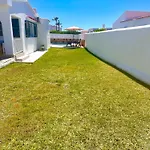 Дом отдыха Junto Al Mar Con Piscina Privada *